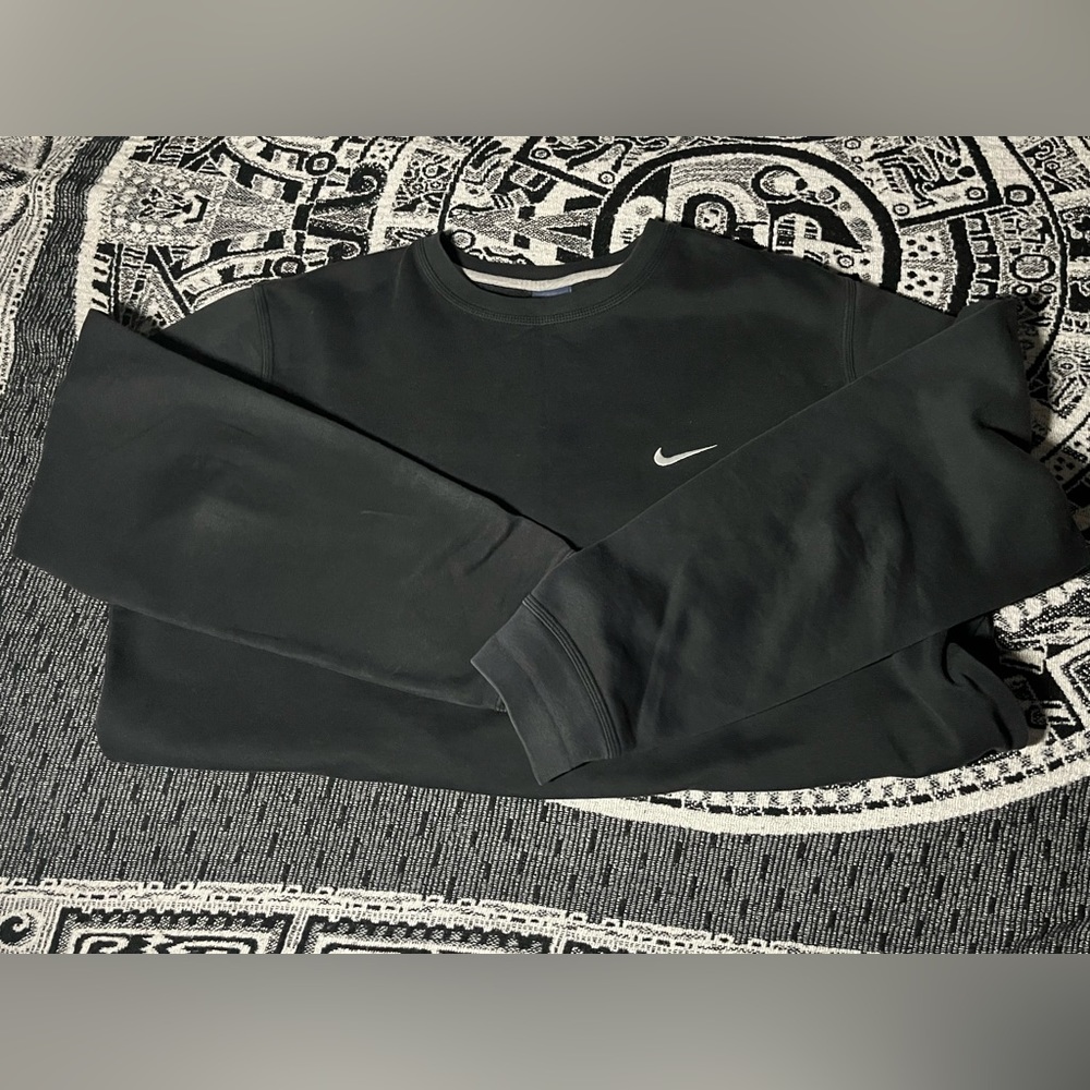 Black nike crewneck